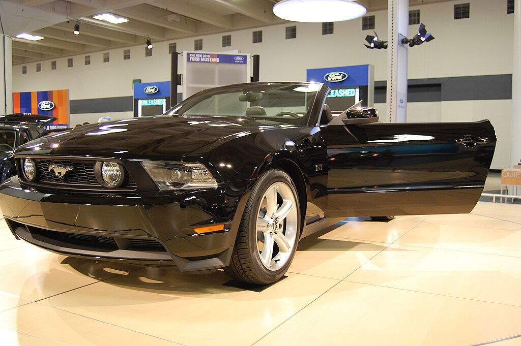 2010 Ford Mustang.