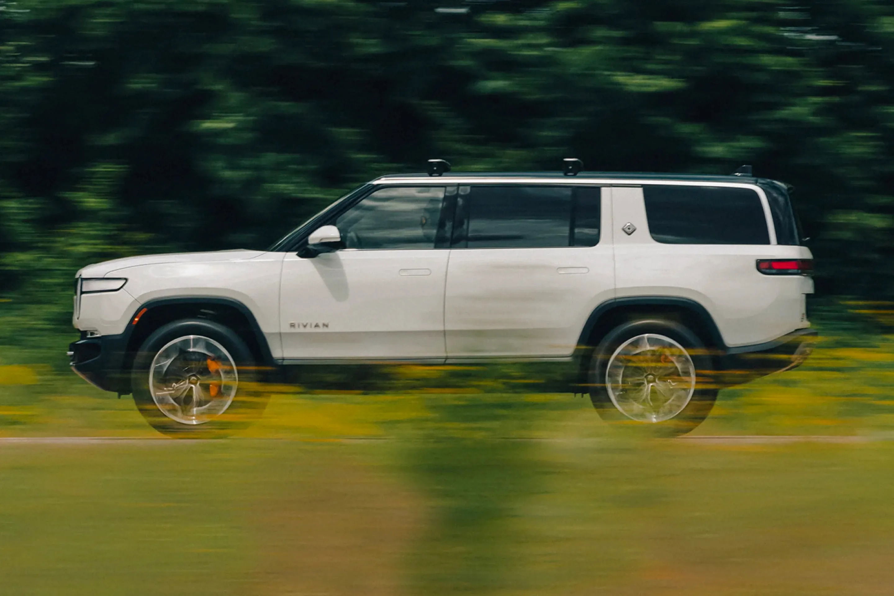 2023 Rivian R1S powertrain and performance.