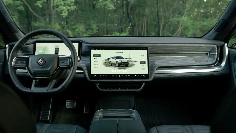 2023 Rivian R1S infotainment and technology.