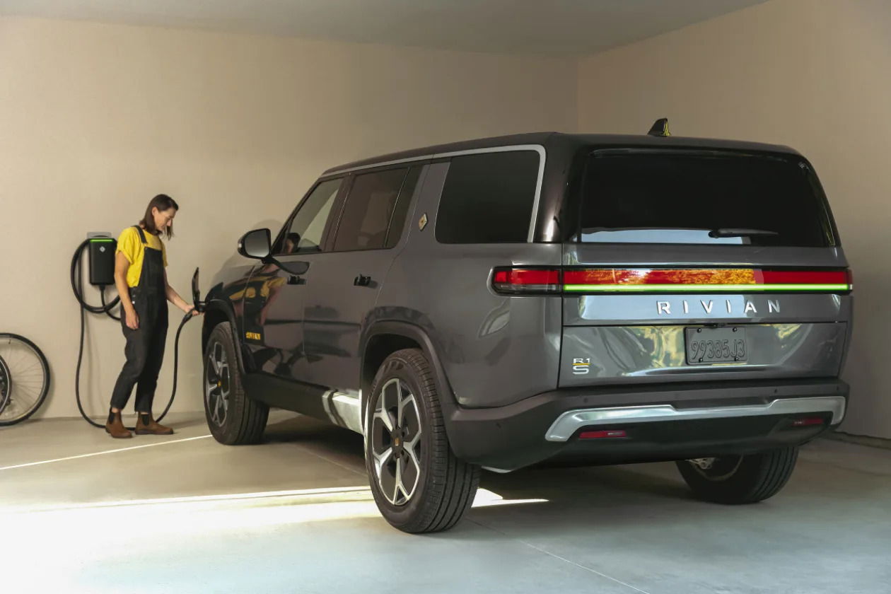 2023 Rivian R1S charging, battery, and efficiency.