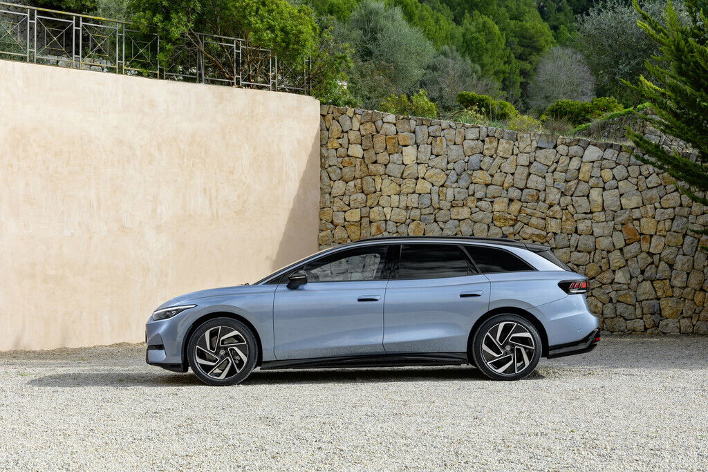 Volkswagen ID.7 Tourer exterior design.