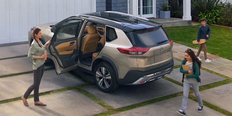 2022 nissan rogue audio system.