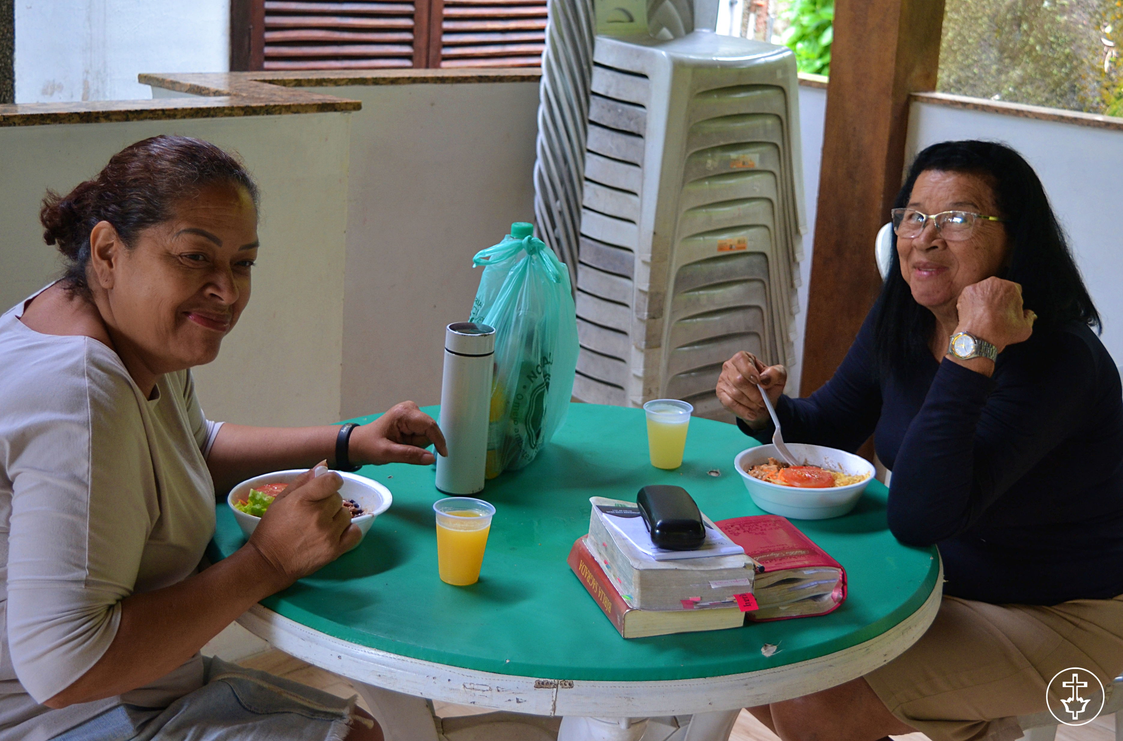 MEAL TIME - HUMMMMM!