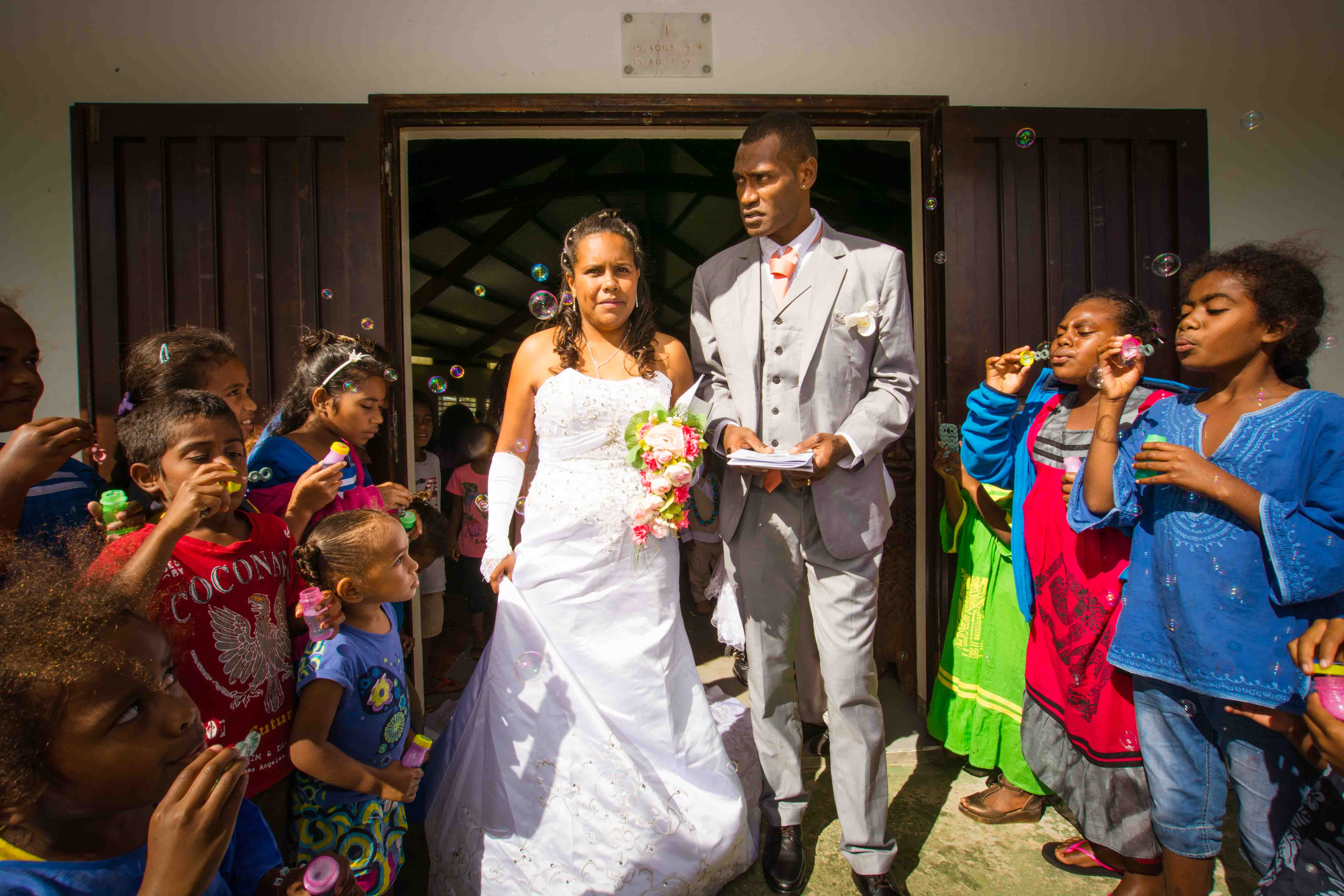 Una fascinante boda canaca: vibraciones tribales y amor trascendente en Drueulu.