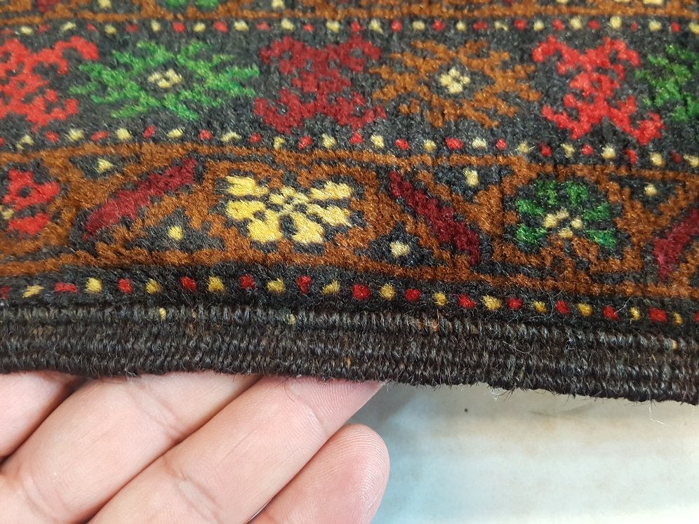 החלפת ותיקון קנטים צדדי השטיח לשטיח אפגני עבודת יד.