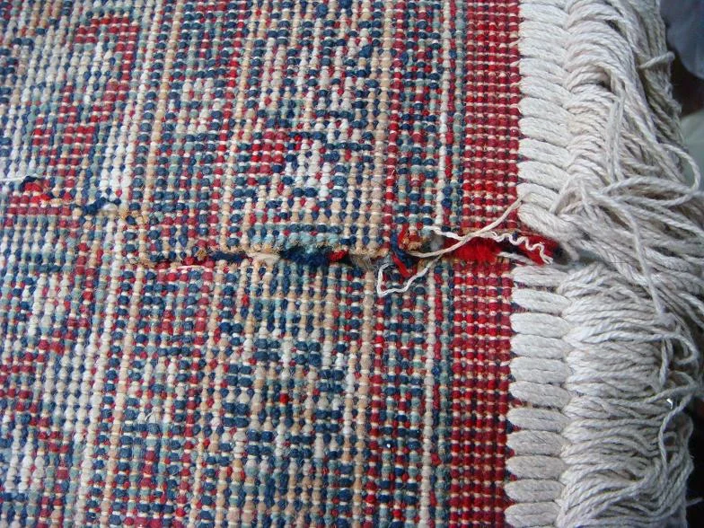 קרע בשטיח כרמל עבודת מכונה