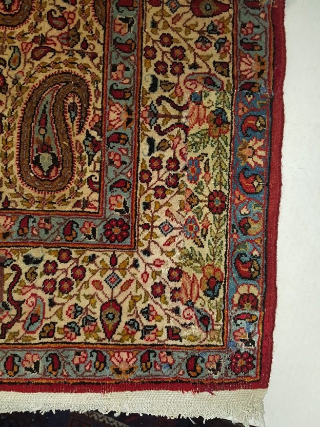 שטיח פרסי מסוג קום לאחר תיקון בטלאי אומנותי