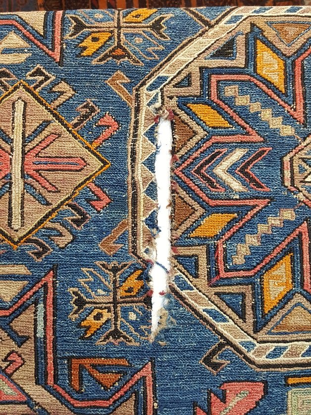 שטיח קילים סומק עתיק עם חור באמצע