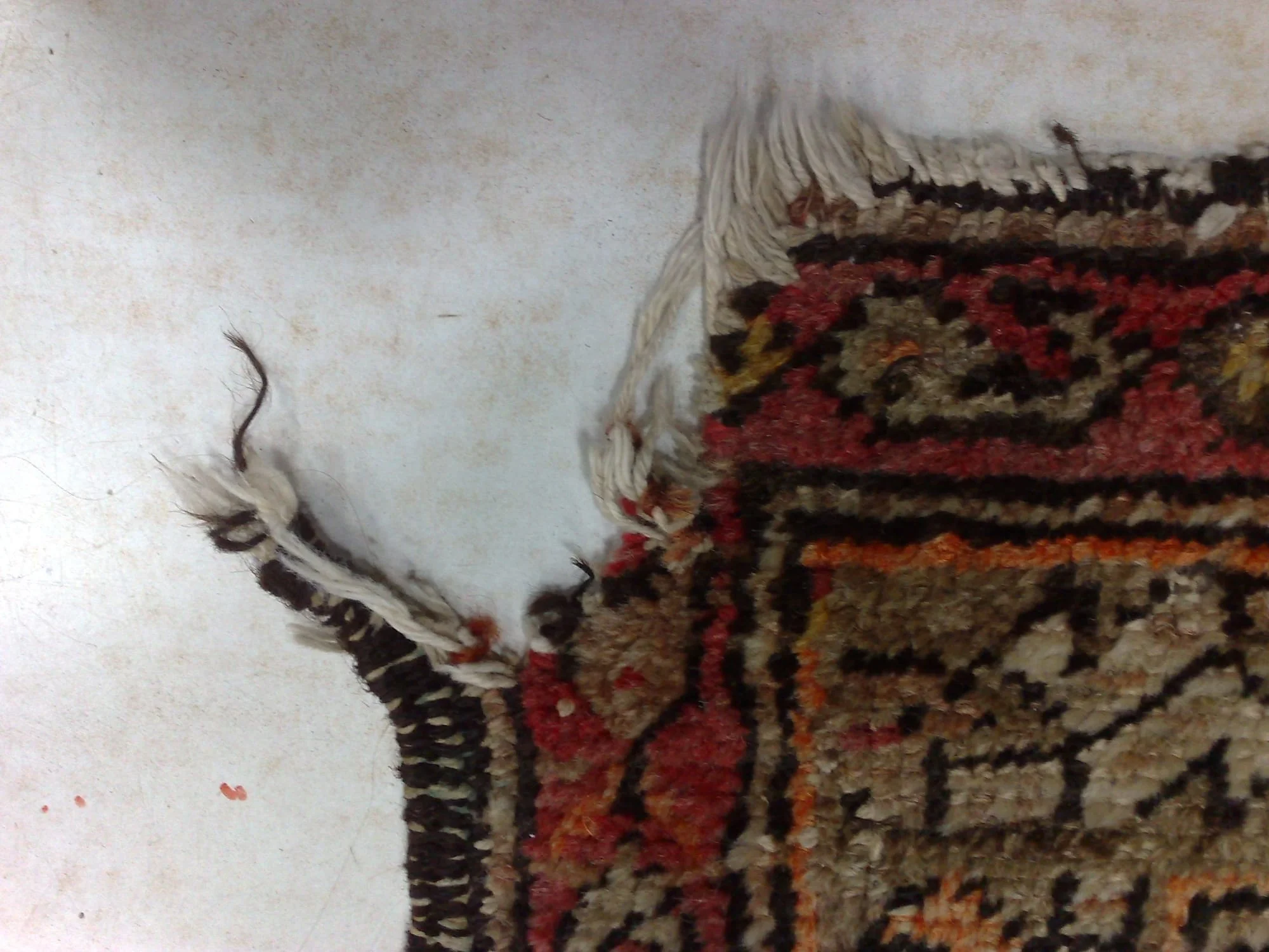 שטיח פרסי פראן עתיק קרוע בפינה