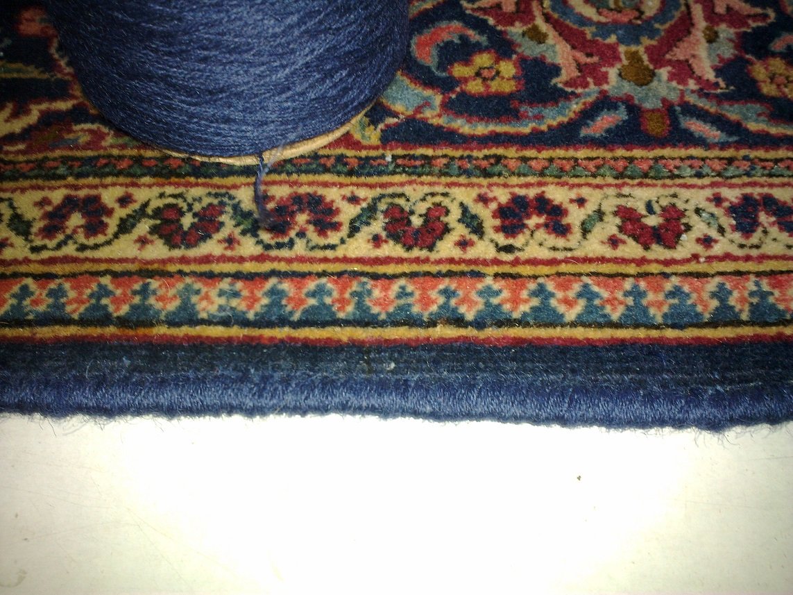 שטיח פרסי מסוג קשן לאחר תיקון קנטים עם חוט צמר משובח והתאמת צבע מושלם