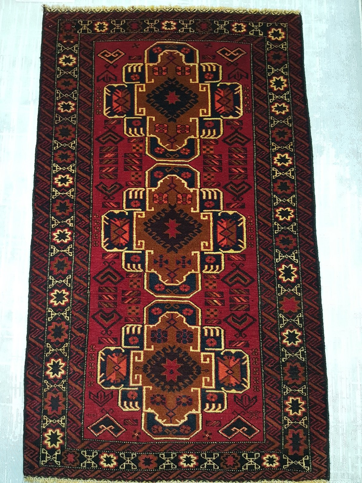 שטיח אפגני בלוצ'י 3 מדליונים אדום