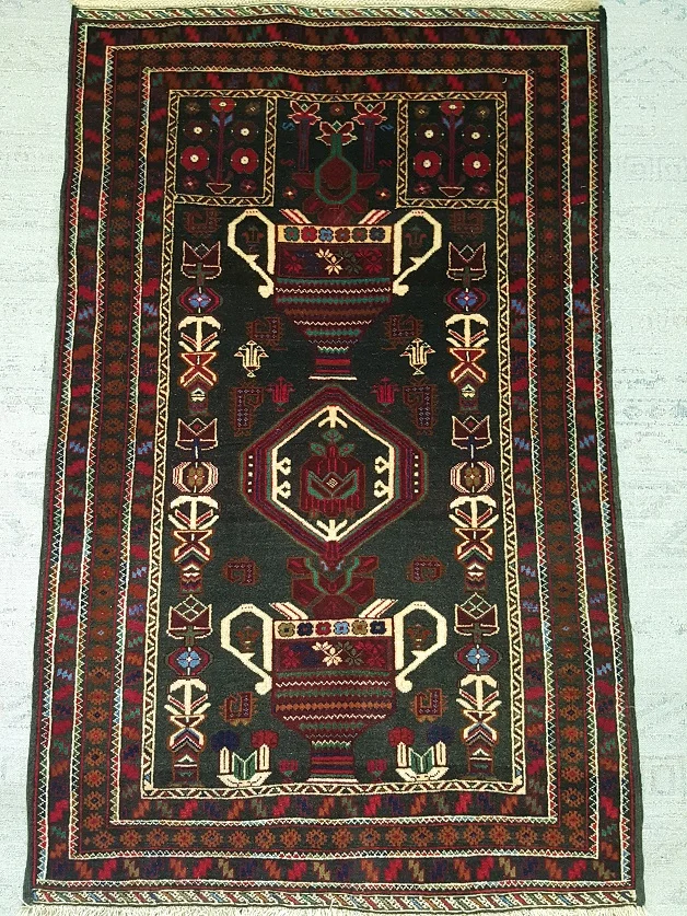 שטיח אפגני בלוצ'י תמונה עציץ