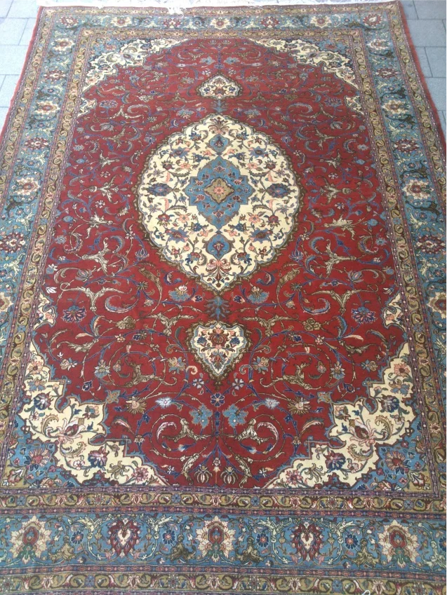 שטיח פרסי קום עתיק עם פרחי משי 