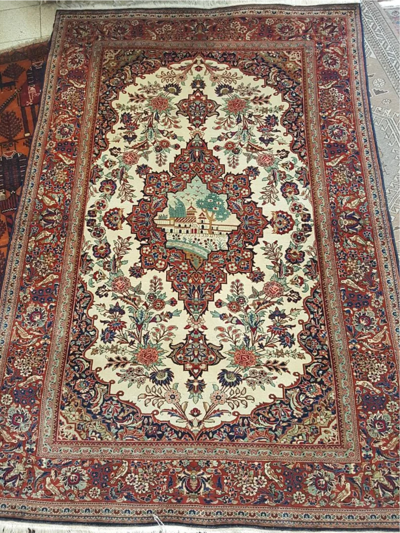 שטיח פרסי קשן עתיק עם תמונה במרכז
