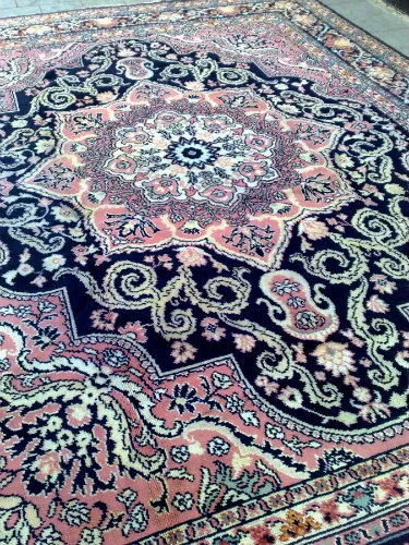 שטיח פולני עבודת יד 3*4 צבעים שחור ורוד