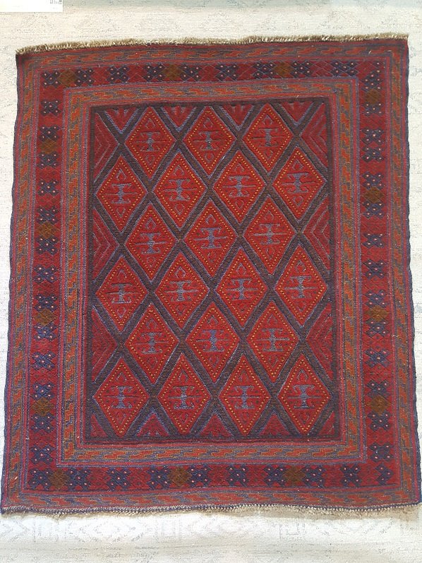 שטיח אפגני מרובע
