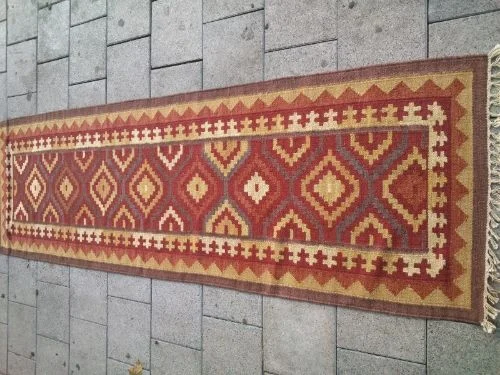 שטיח קילים אדום רנר
