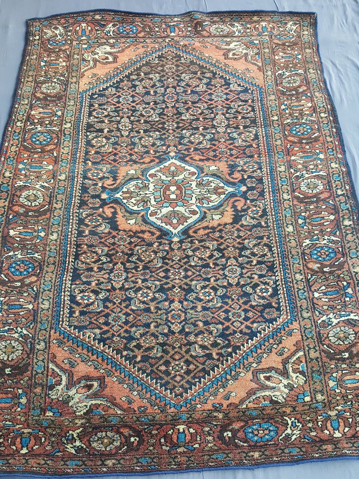שטיח פרסי בכטיאר ישן מצב טוב מאד