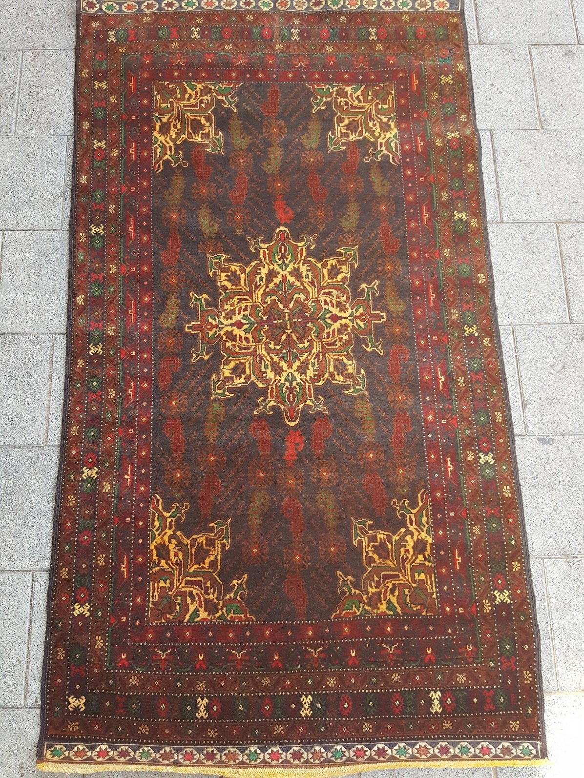 שטיח בלוצ'י אפגני עם פגם