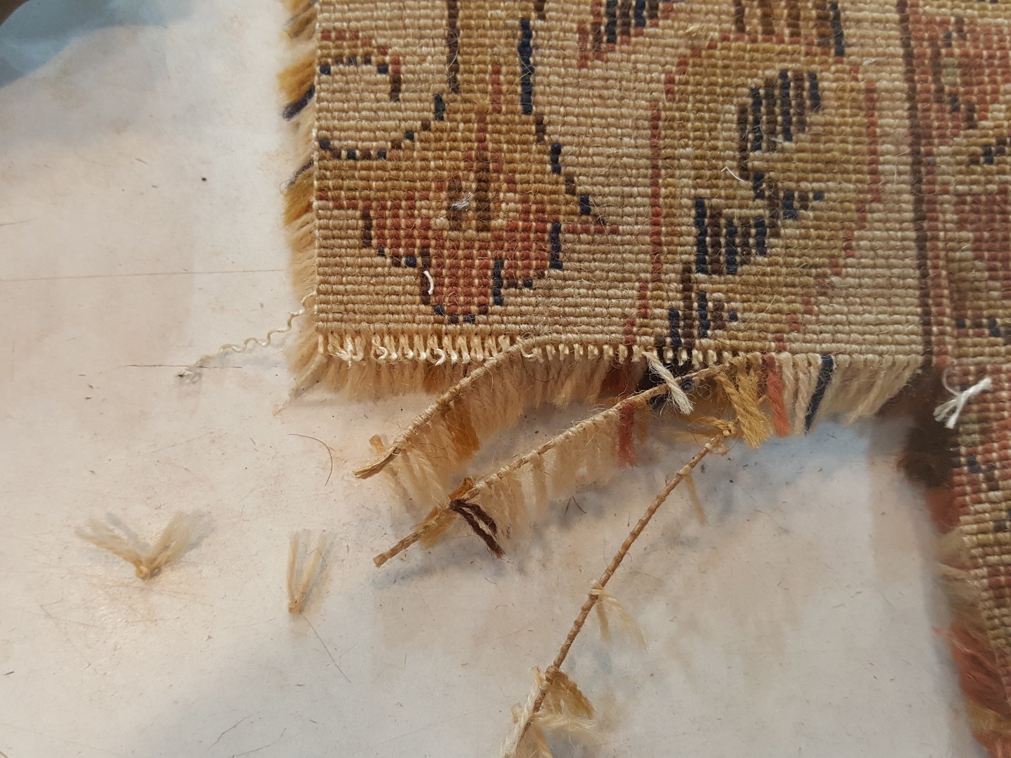 שטיח מכונה אדורוס גזור כדי ללמוד איך בנוי