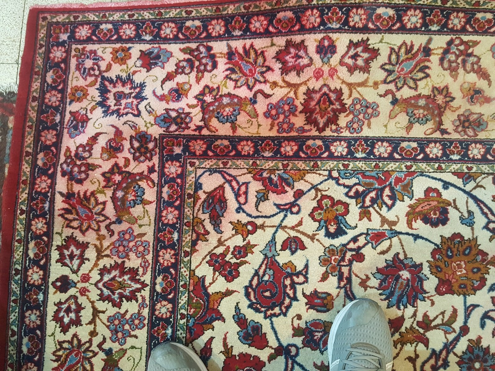 גלישת צבעים בשטיח פרסי כתוצאה מהרטבות