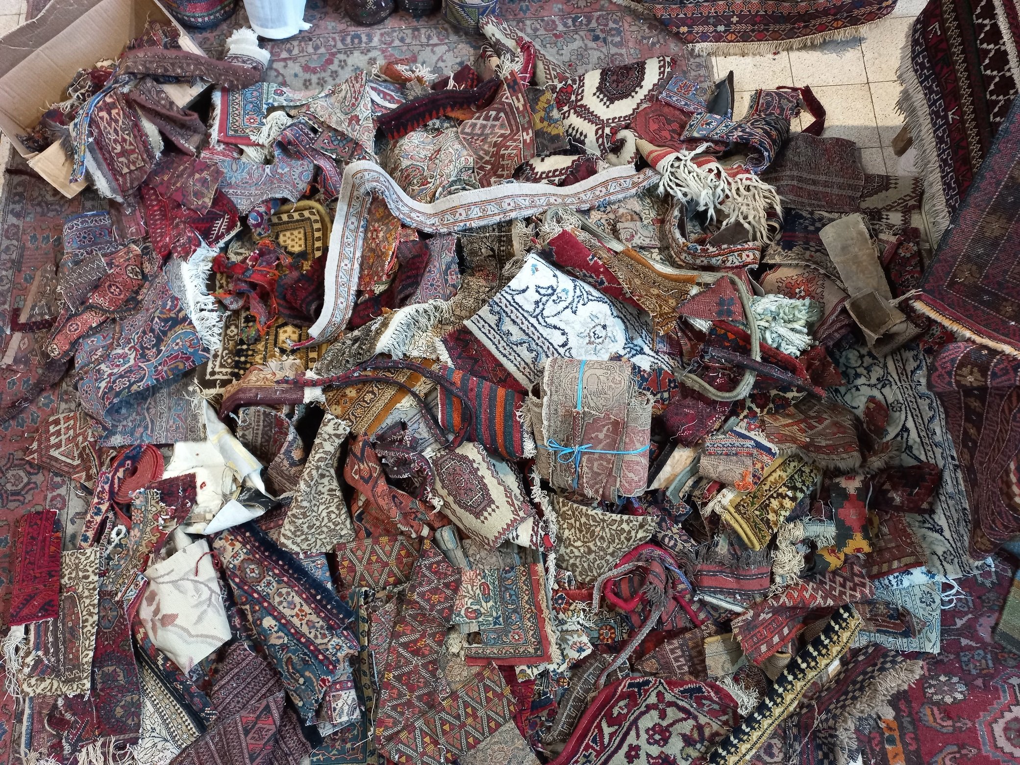 שאריות שטיחים לתיקון שטיחים עבודת יד