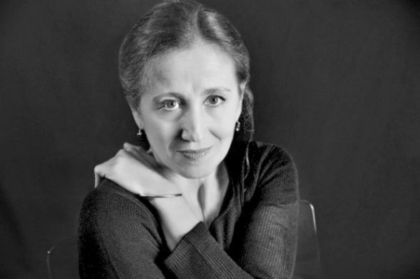 ESTER CUCINOTTI