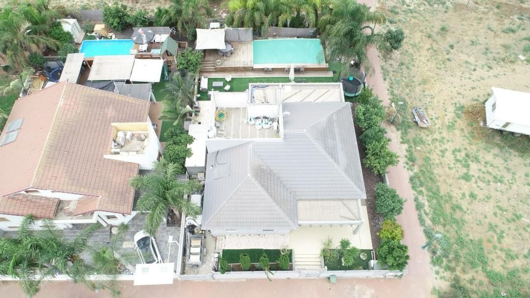 5 bedroom villa in Moshav Azrikam