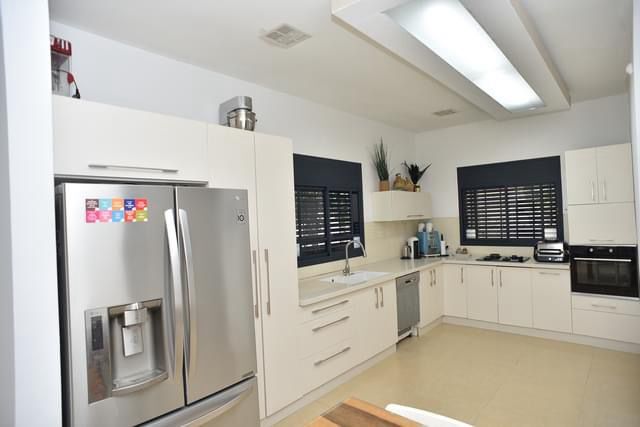 5 bedroom villa in Moshav Azrikam