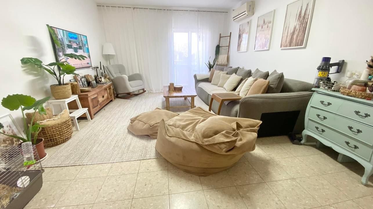 4 room apartment on 2 Zabotinsky St