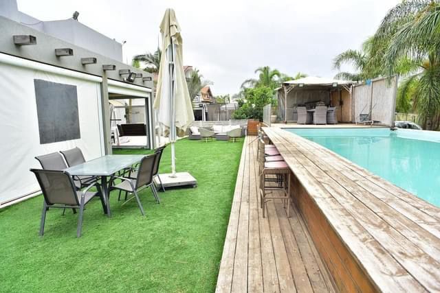 5 bedroom villa in Moshav Azrikam
