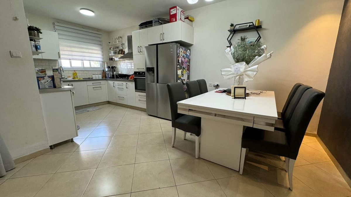 4-room apartment at 2 Aryeh Tsimoki Street, Kiryat Malachi 1,600,000 NIS