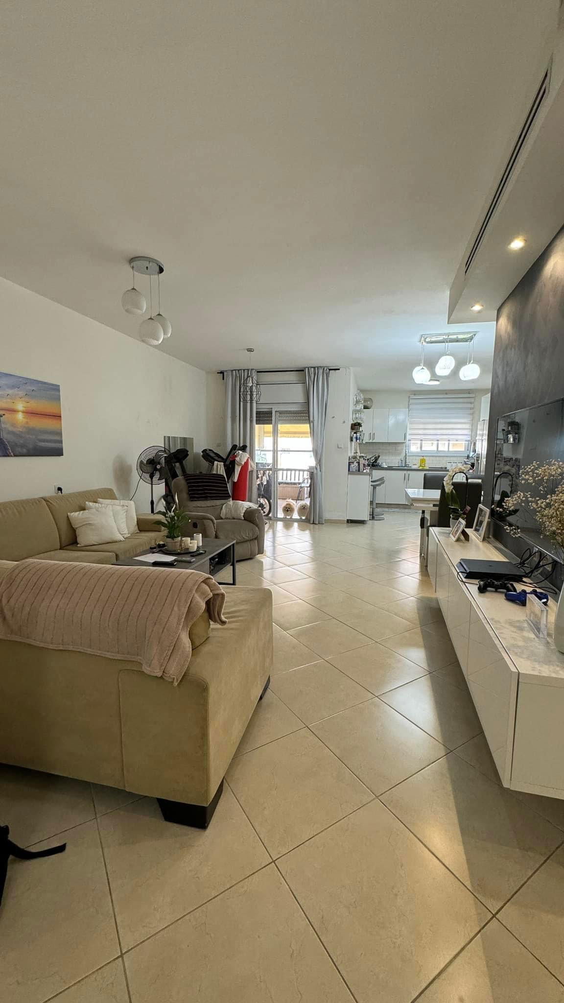 4-room apartment at 2 Aryeh Tsimoki Street, Kiryat Malachi 1,600,000 NIS