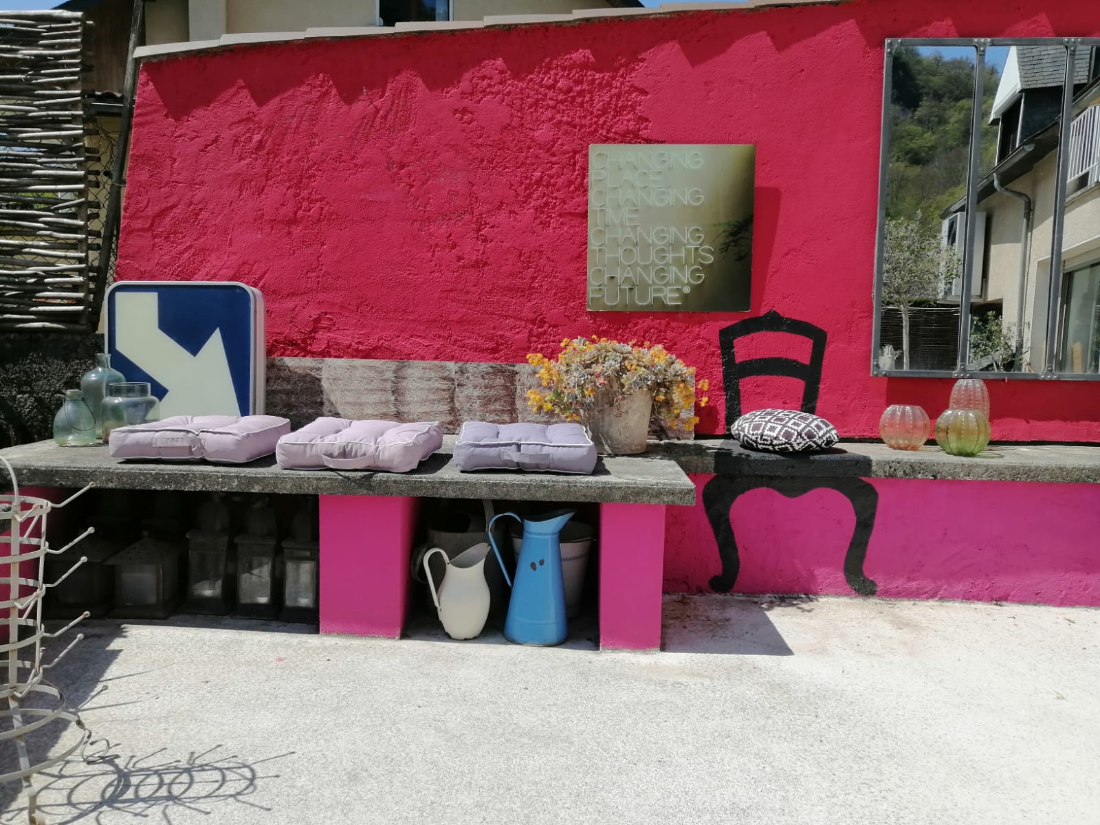 L’espace extérieur vous invite à la découverte et à la détente, pour des moments pleinement savoureux.