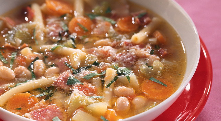 La région regorge de trésors à déguster sans modération. Ici, chaque produit raconte une histoire de terroir et de passion. Laissez-vous tenter par l’authenticité des saveurs locales !