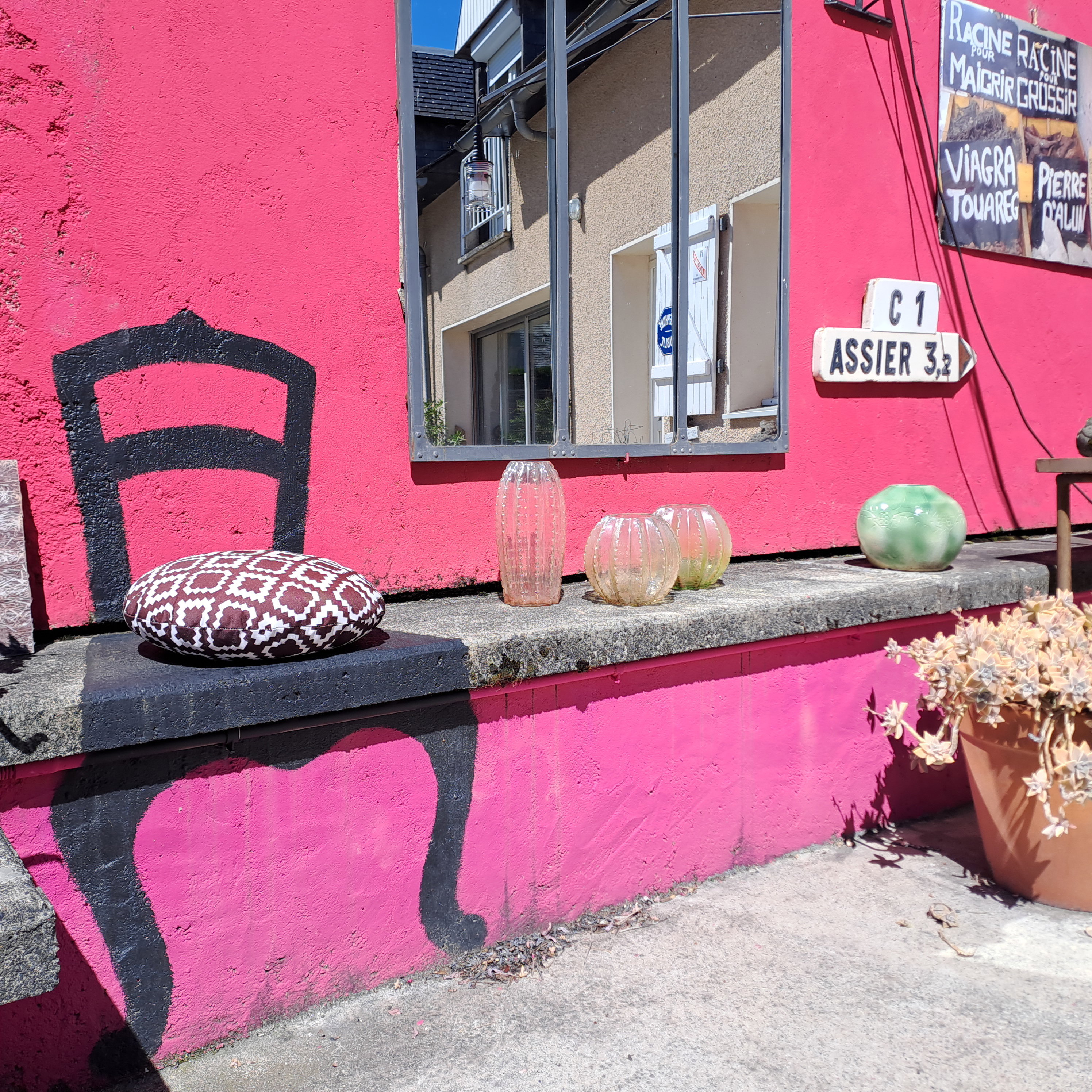 L’espace extérieur vous invite à la découverte et à la détente, pour des moments pleinement savoureux.