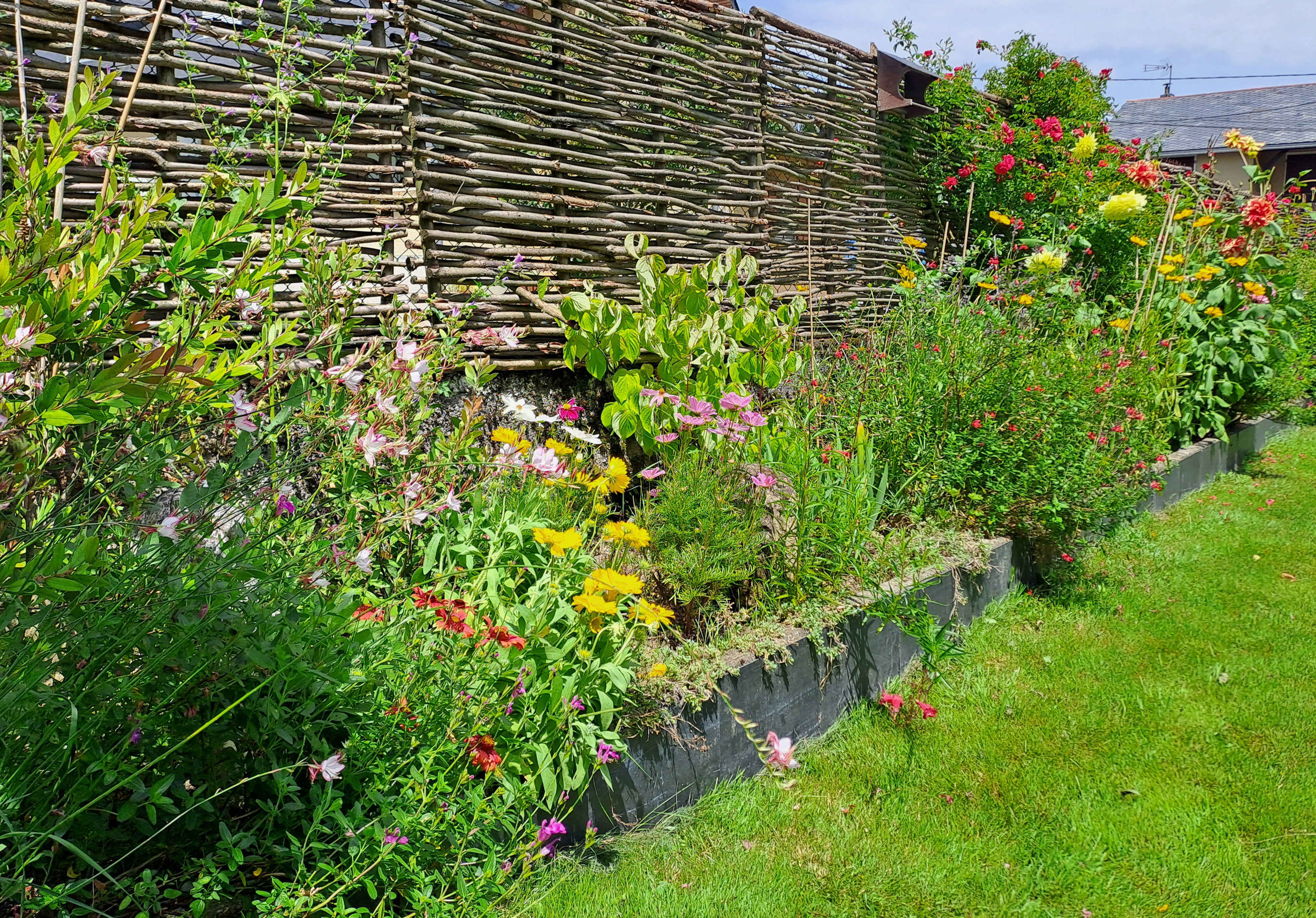 L’espace extérieur vous invite à la découverte et à la détente, pour des moments pleinement savoureux.
