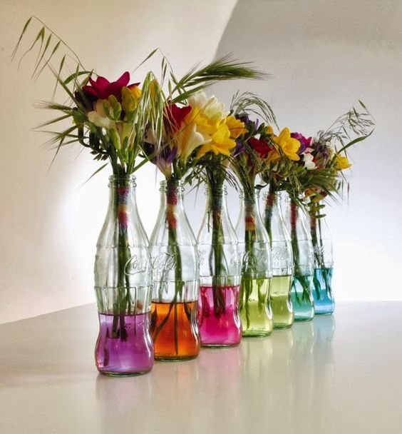 Utilizar botellas vacias para decorar un lindo evento - AMBIENTAMOS