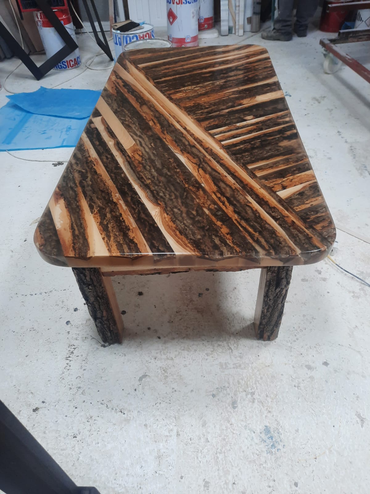 Mese cu blat din rasina epoxidica