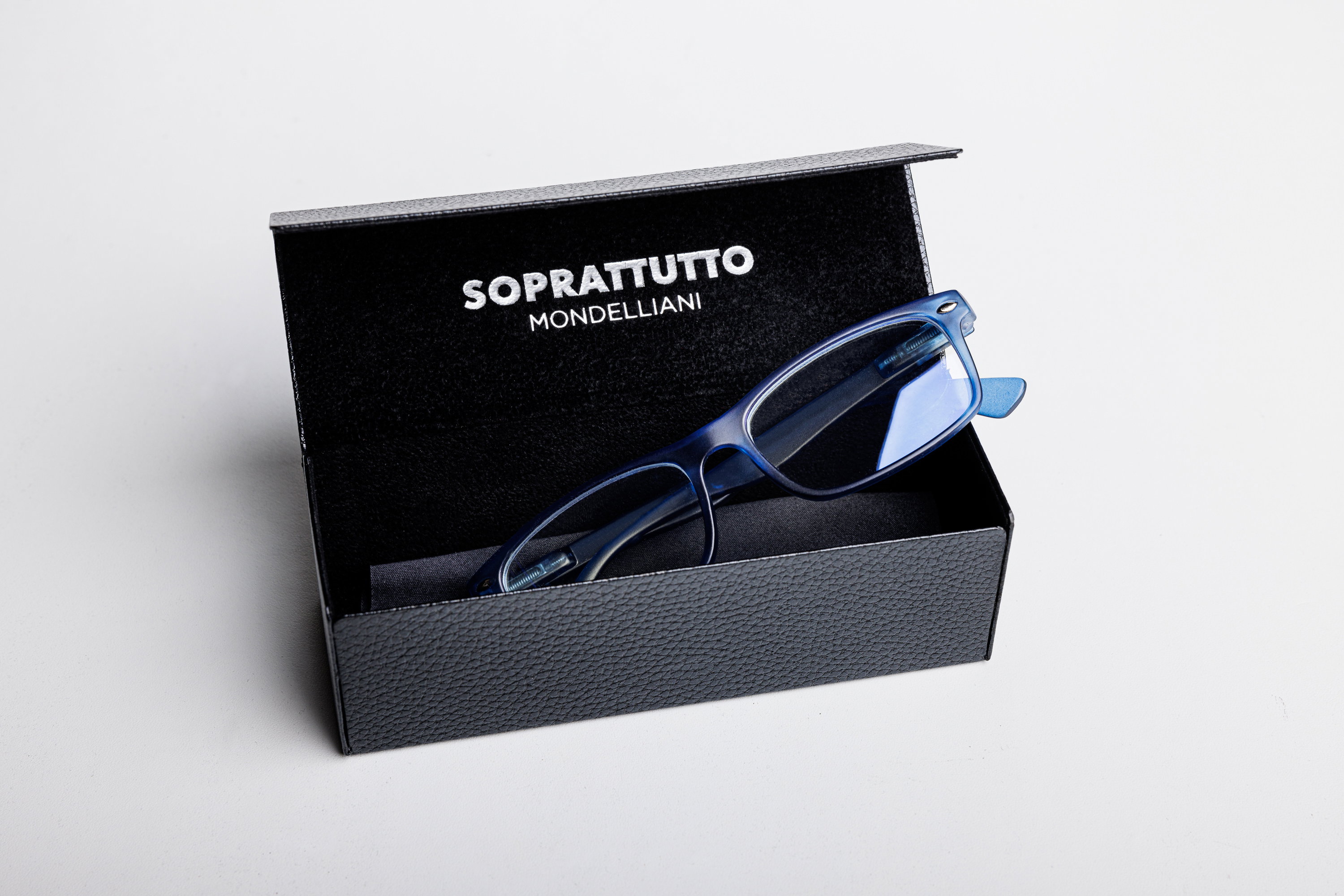 Art. H10 - Estuche rígido para gafas