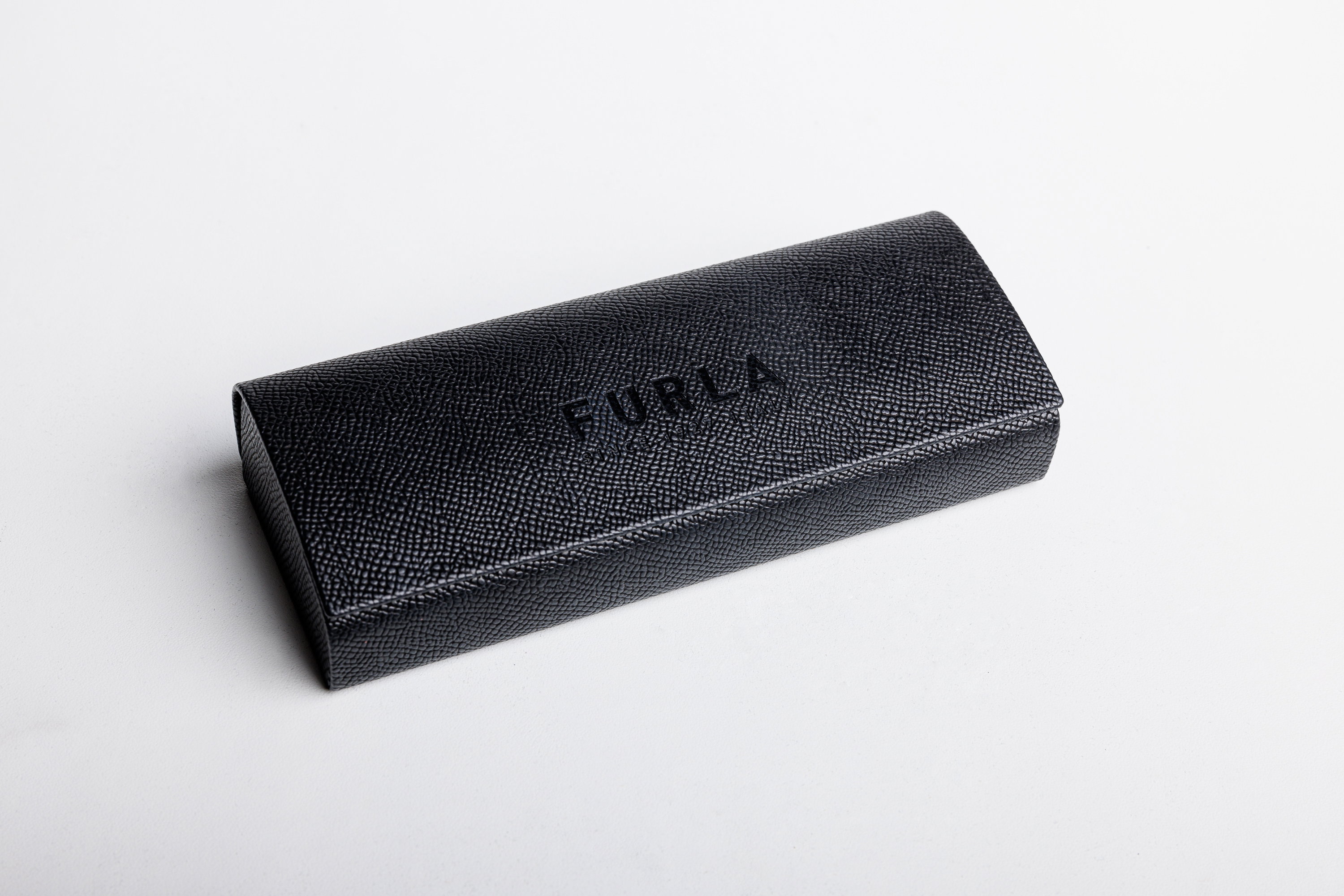 Art. H09 - Estuche rígido para gafas