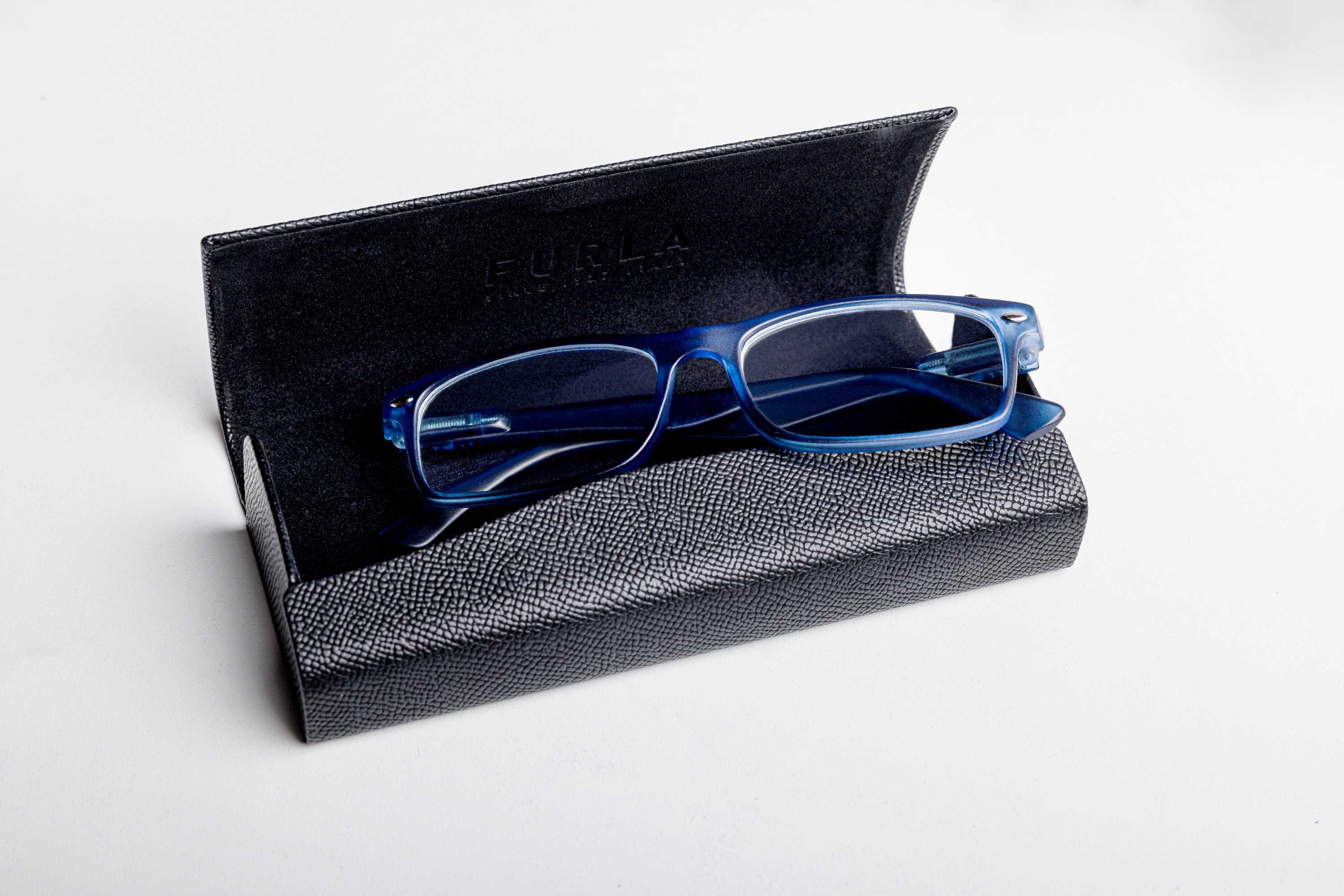 Art. H09 - Estuche rígido para gafas