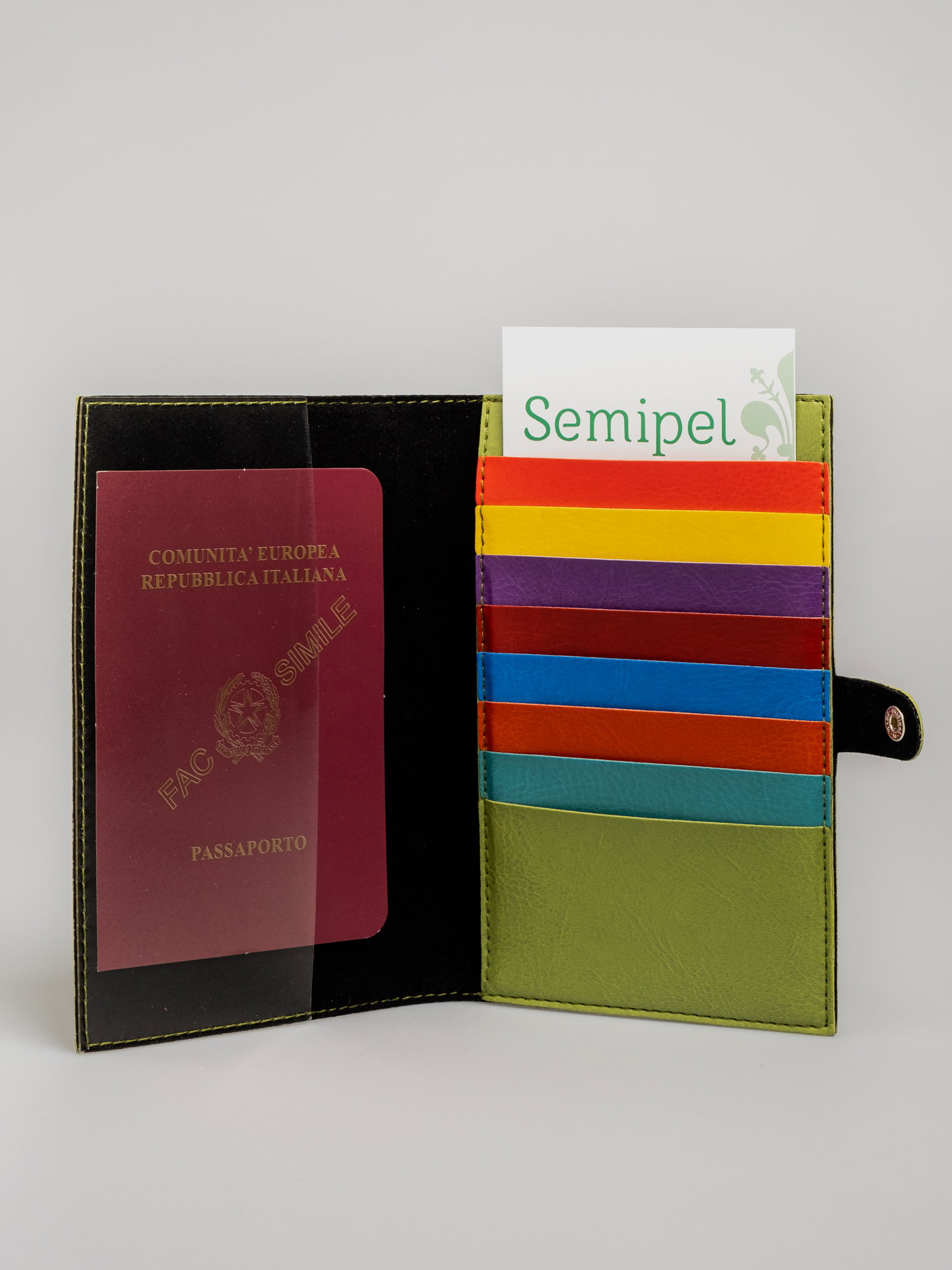 Art. 318 - Titular de la tarjeta y documentos