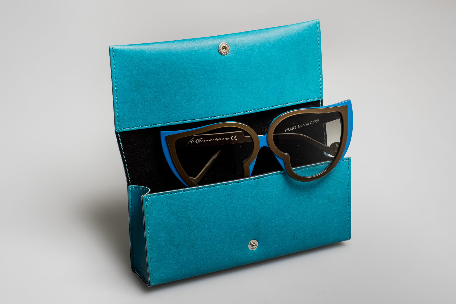 Art. 306 - Estuche semirrígido para anteojos