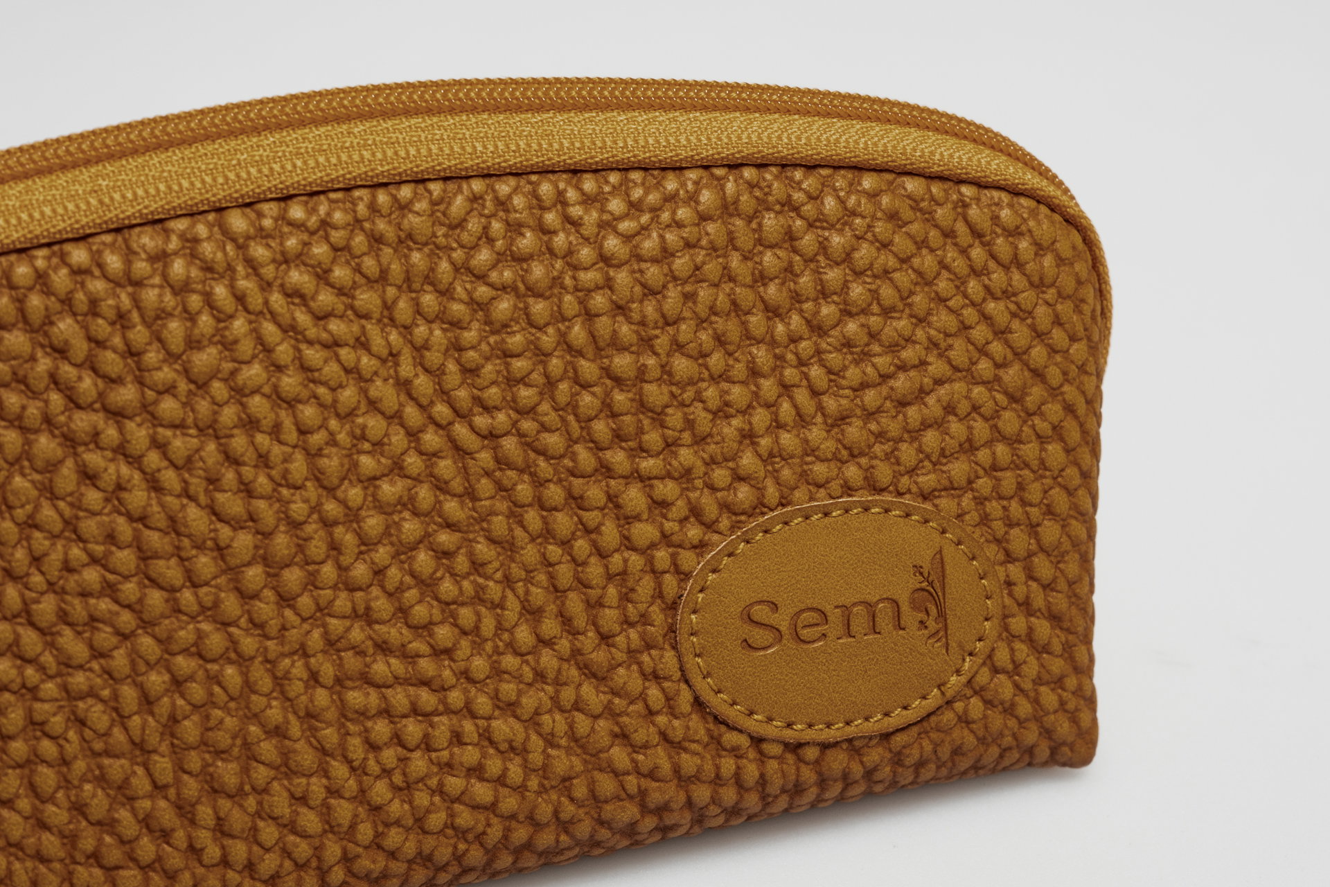 Art. 205 - Estuche semirrígido para anteojos