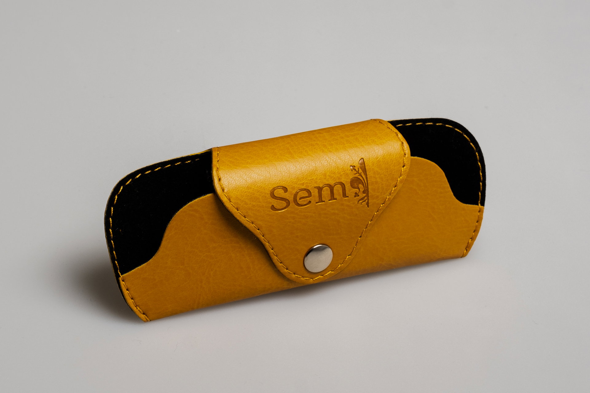 Art. 45 - Estuche semirrígido para anteojos