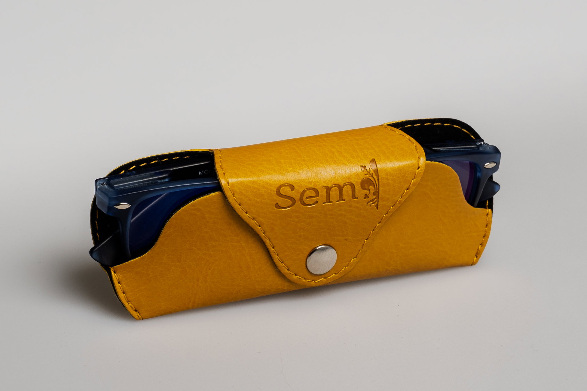 Art. 45 - Estuche semirrígido para anteojos