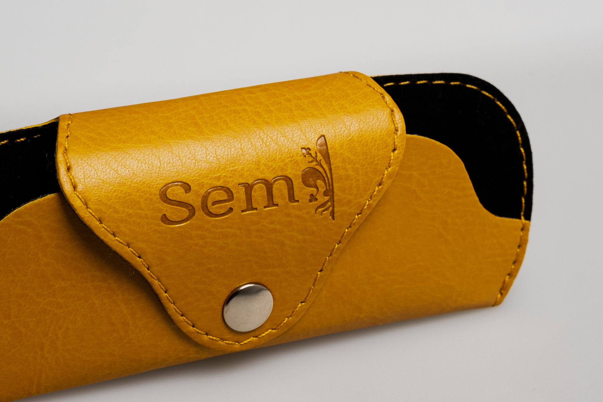 Art. 45 - Estuche semirrígido para anteojos