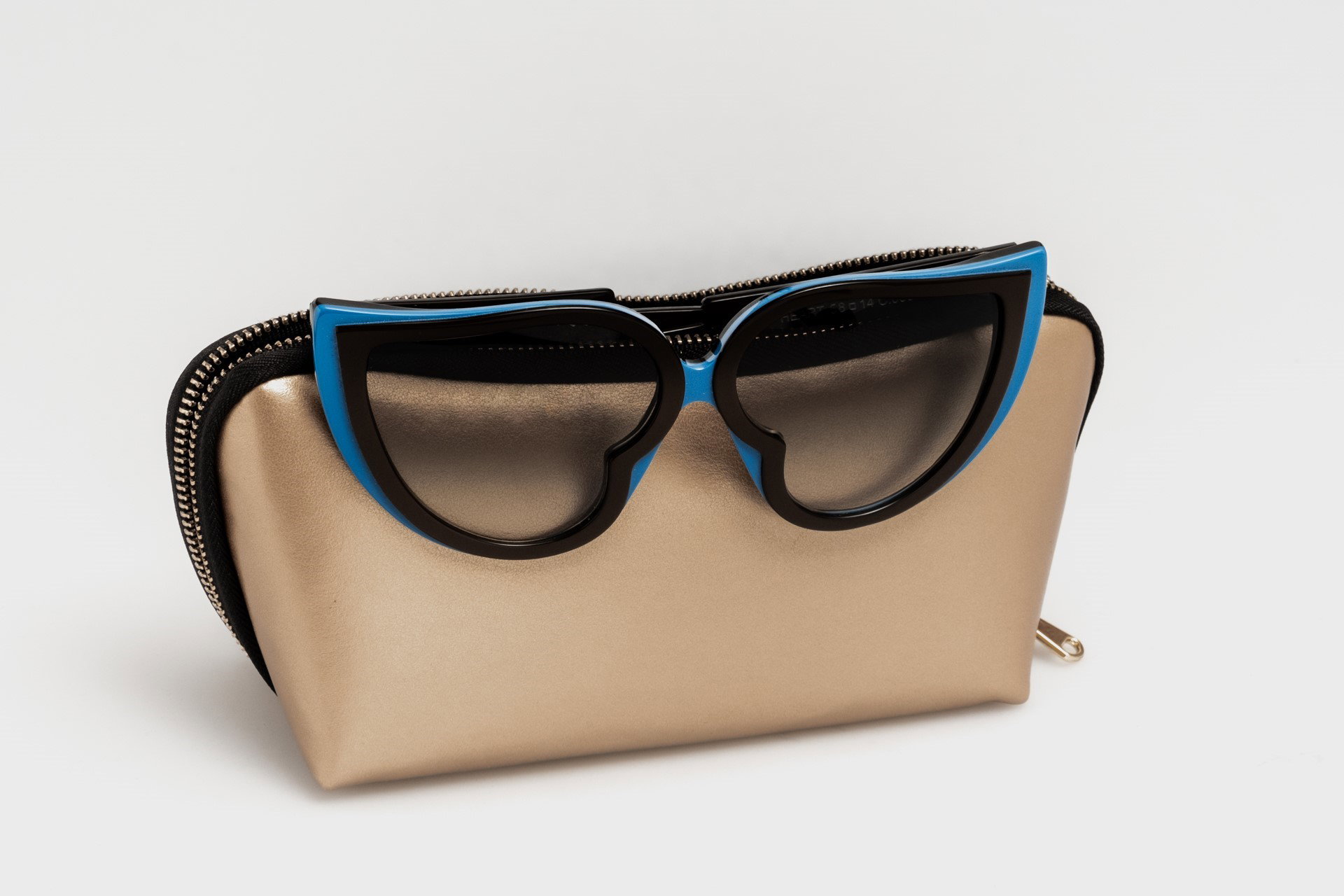 Art. 203NV - Funda semirrígida para gafas