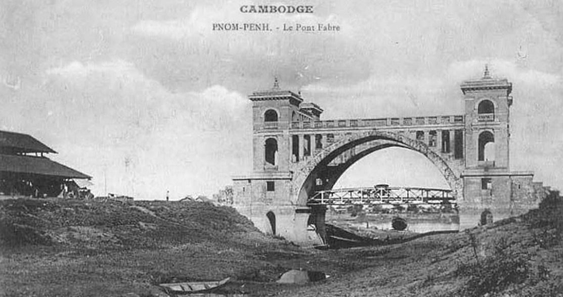 Le pont Fabre construit à l'époque du protectorat français 1900